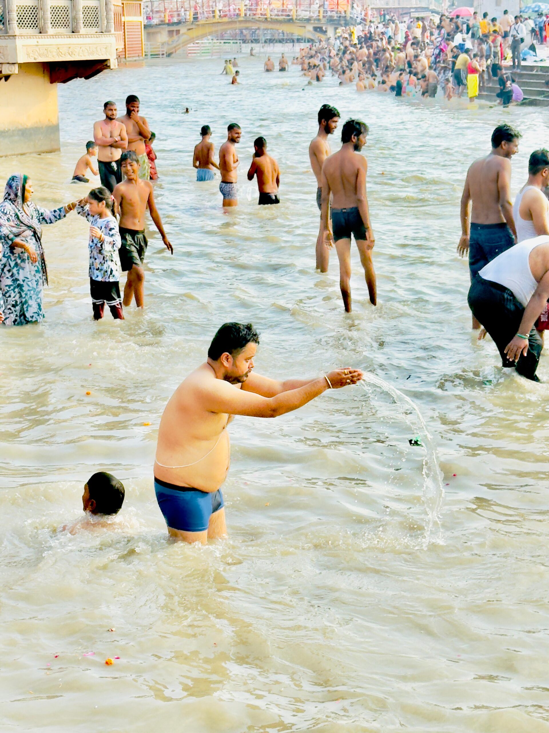 हरि की पौड़ीमा पवित्र स्नान